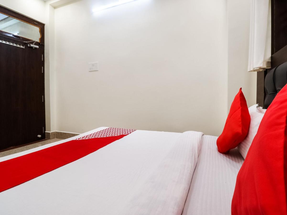 Oyo 72429 New Abhinandan Hotel Amroha Kültér fotó
