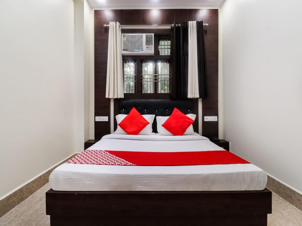Oyo 72429 New Abhinandan Hotel Amroha Kültér fotó