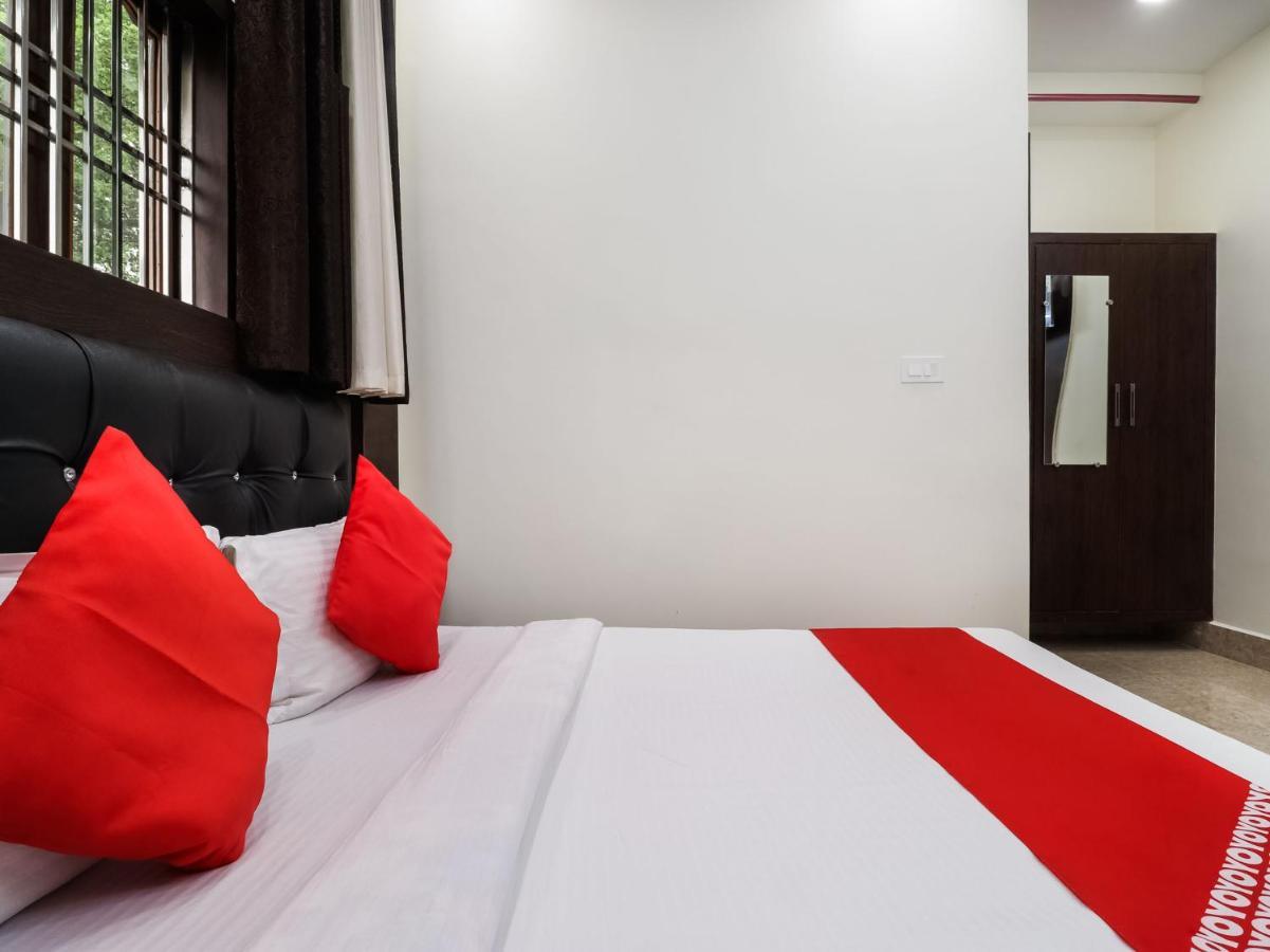 Oyo 72429 New Abhinandan Hotel Amroha Kültér fotó