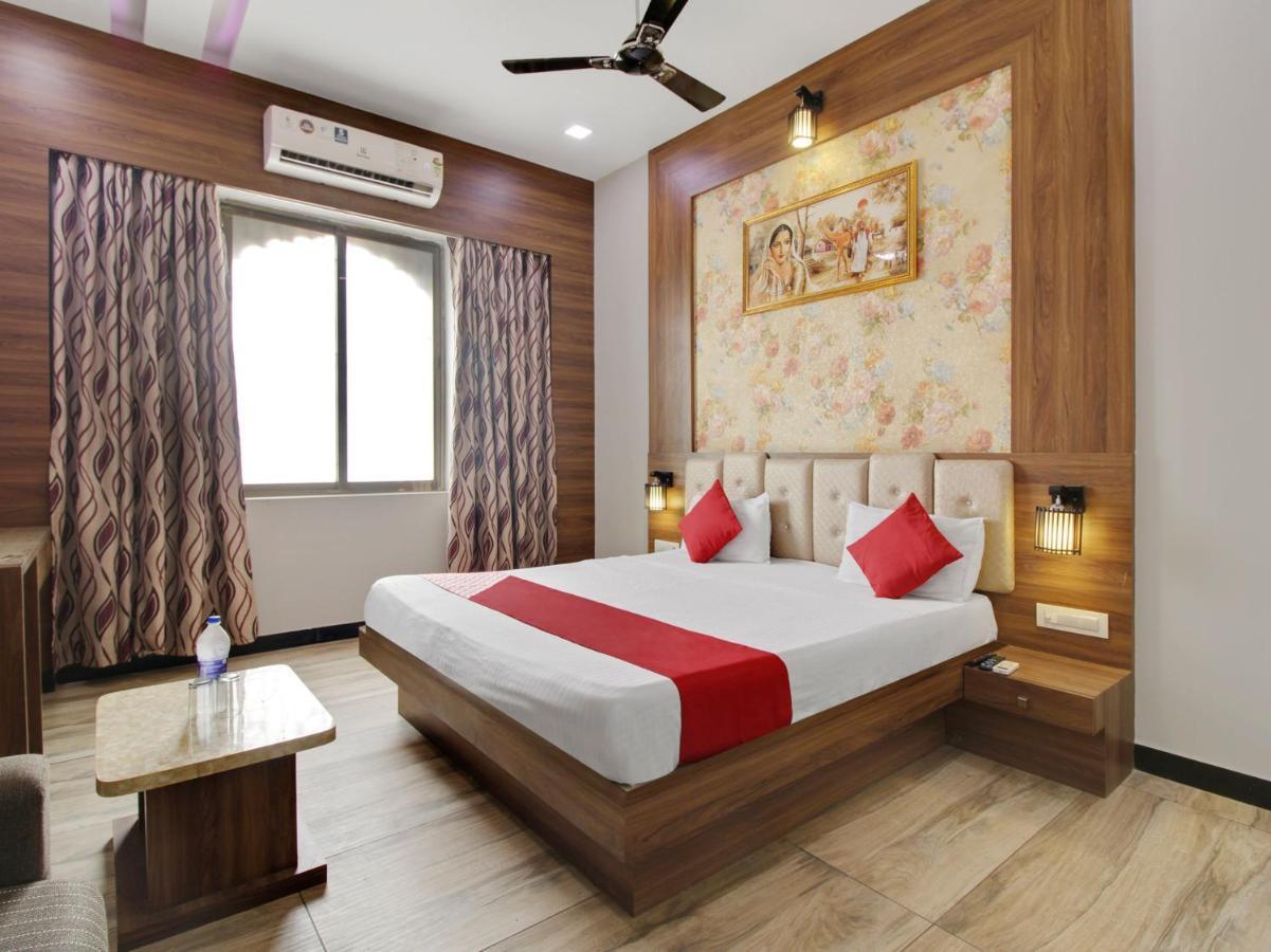 Oyo 72429 New Abhinandan Hotel Amroha Kültér fotó