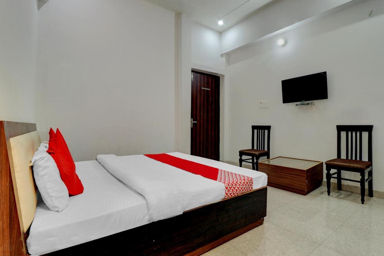 Oyo 72429 New Abhinandan Hotel Amroha Kültér fotó