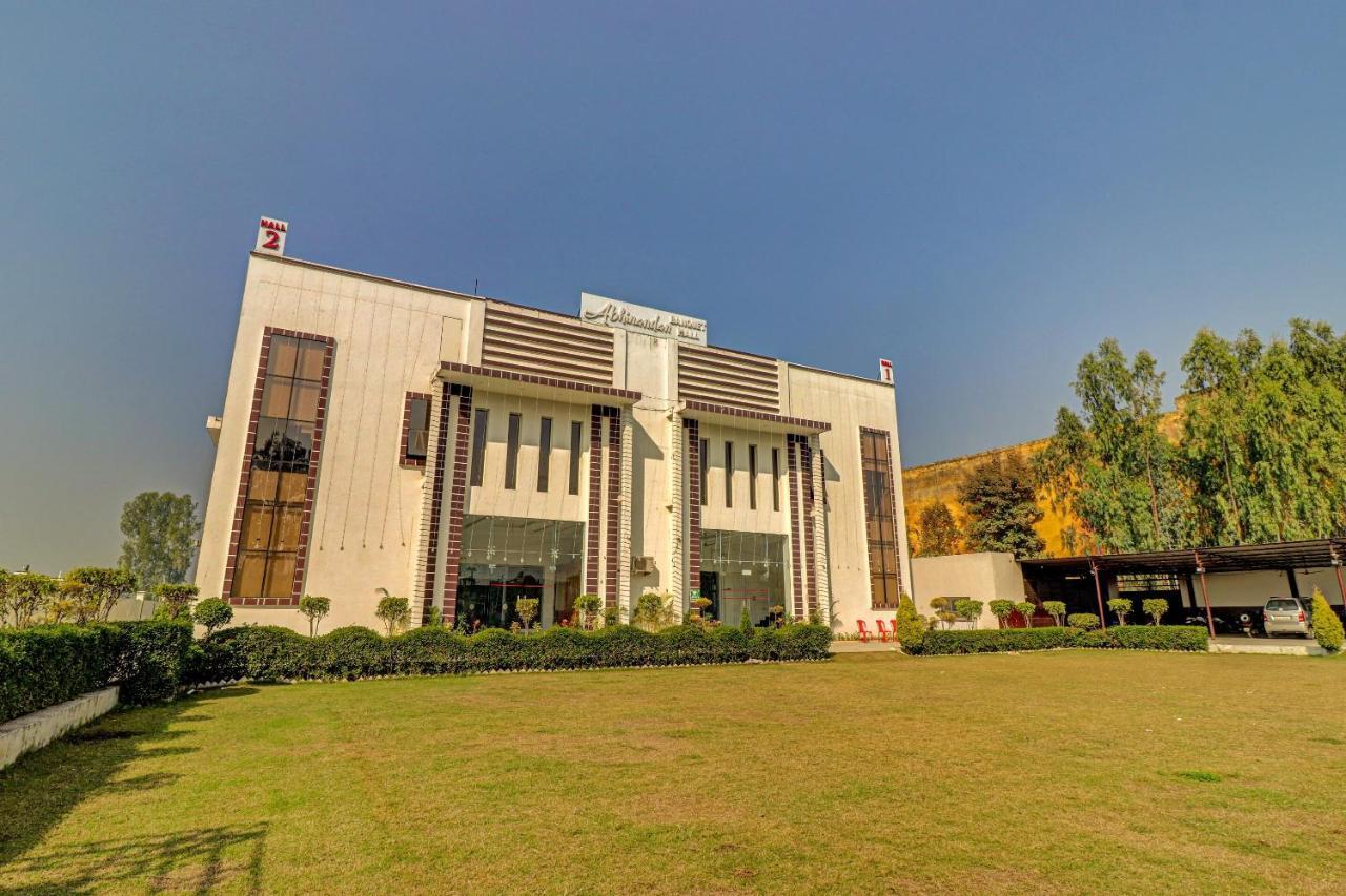 Oyo 72429 New Abhinandan Hotel Amroha Kültér fotó