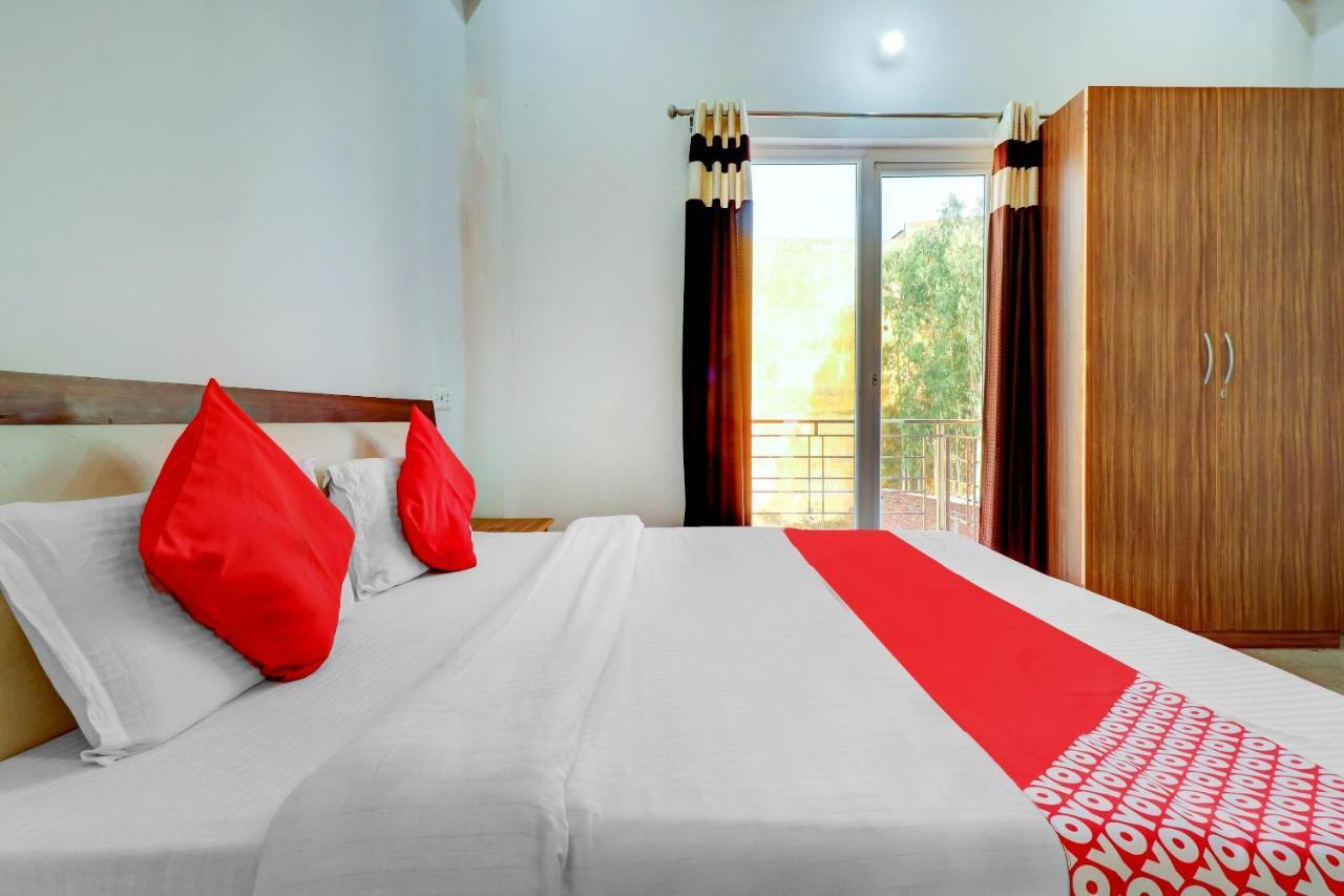 Oyo 72429 New Abhinandan Hotel Amroha Kültér fotó