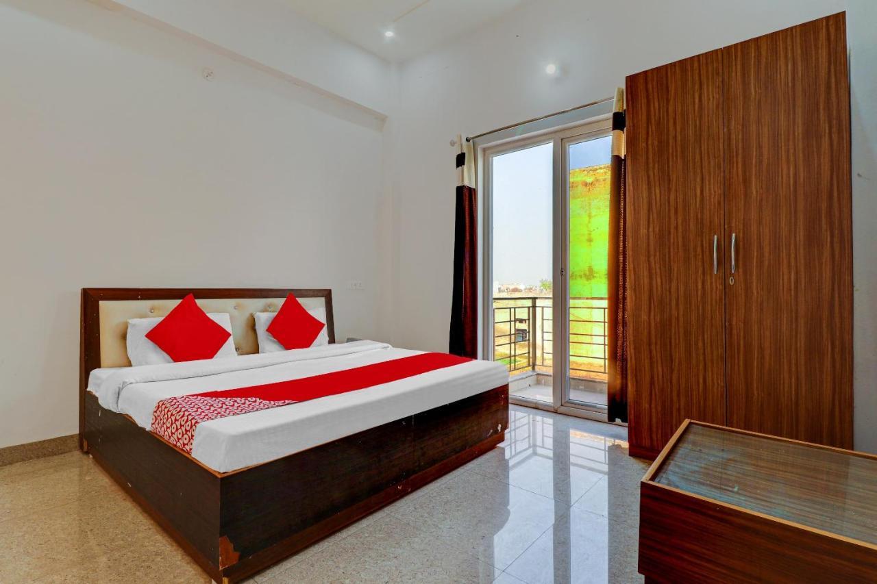Oyo 72429 New Abhinandan Hotel Amroha Kültér fotó