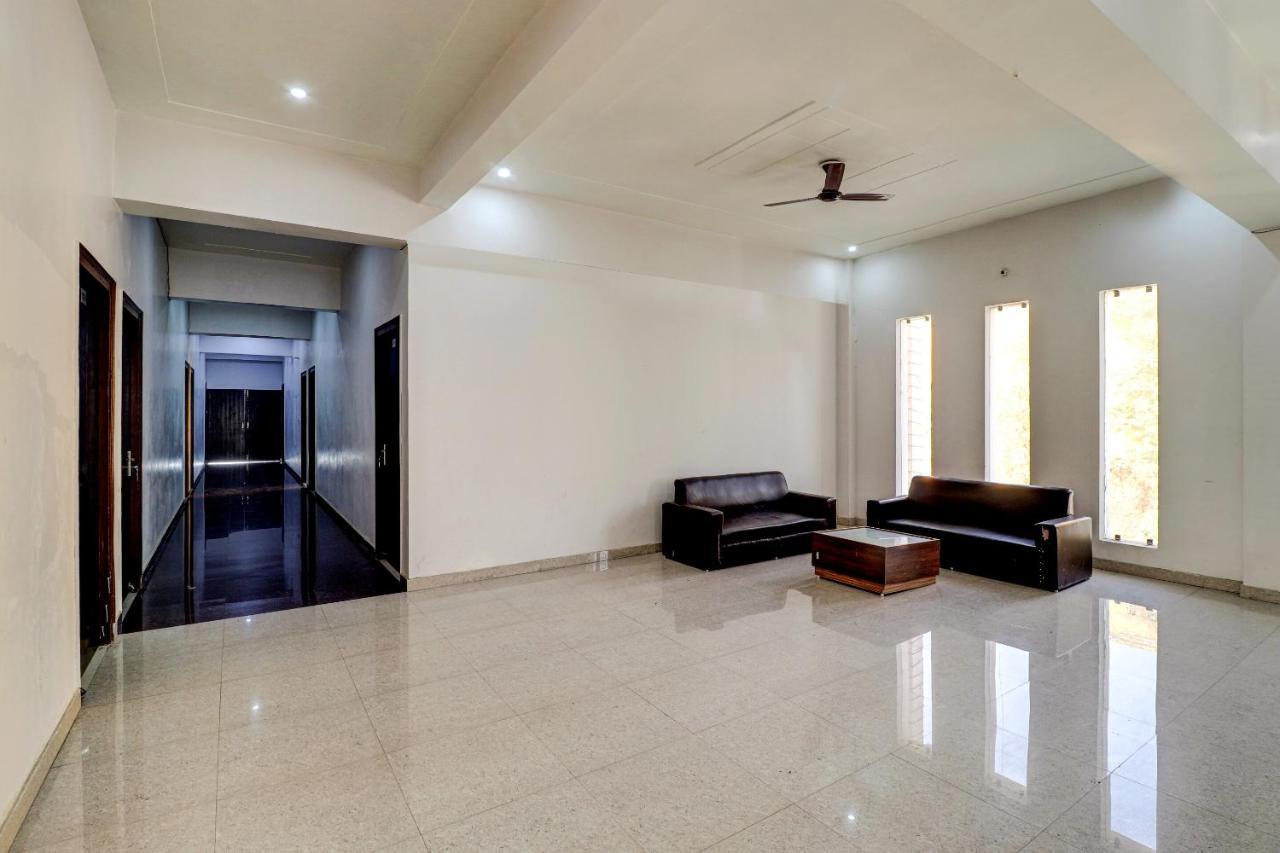 Oyo 72429 New Abhinandan Hotel Amroha Kültér fotó