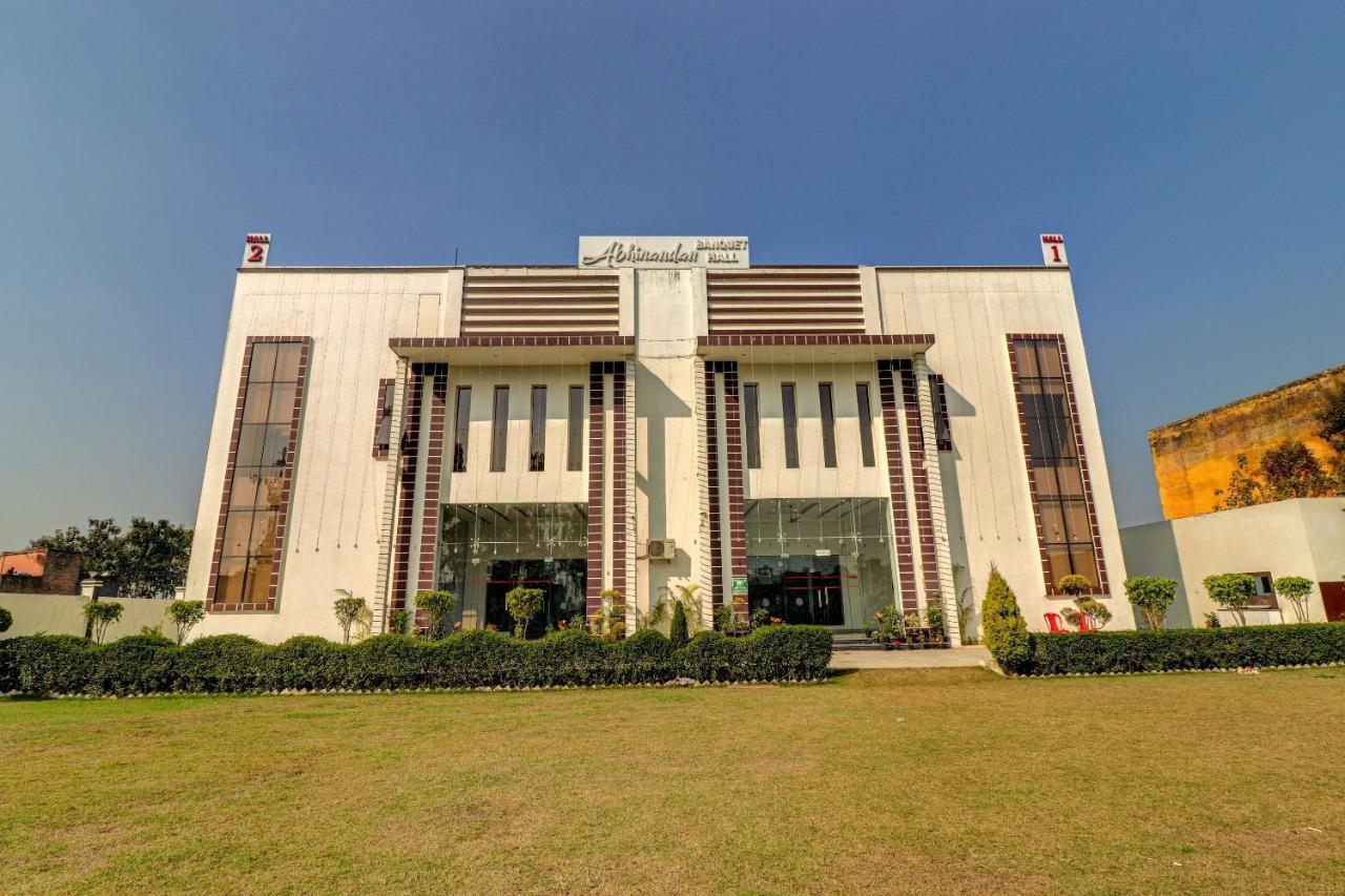 Oyo 72429 New Abhinandan Hotel Amroha Kültér fotó