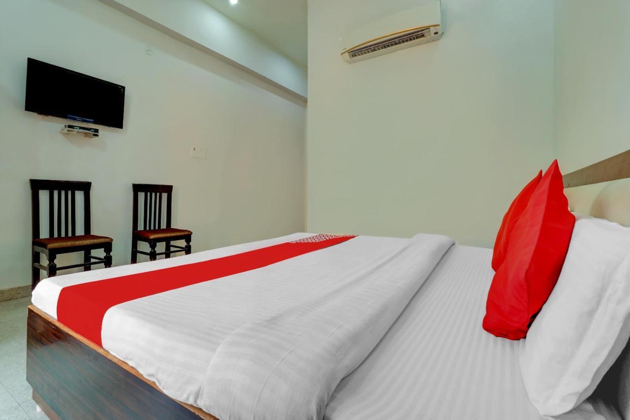 Oyo 72429 New Abhinandan Hotel Amroha Kültér fotó